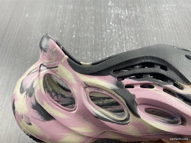 Yeezy IG9562 Foam RNR MX Adidas Carbon 0804